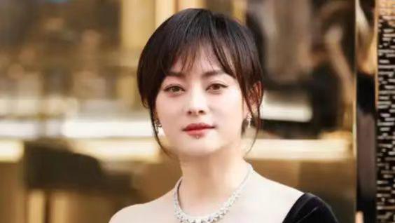 拍戏劳累中暑引发眼部不适 医生科普眼出血正确处置方法