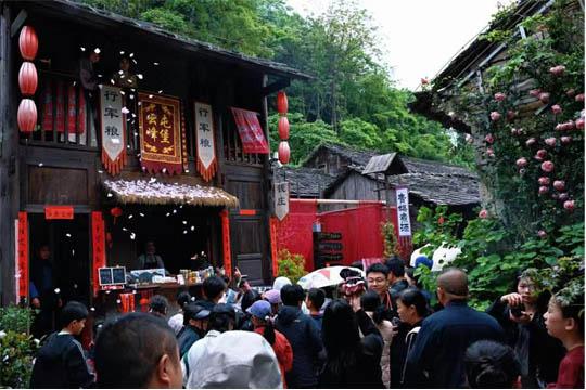 文旅风物|贵州云峰屯堡:明代屯堡古村剧本游落地,非遗地戏、蜡... - 配图1