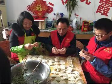 人文新风|以善传家十余载,平凡家庭用志愿服务浇灌文明沃土 - 配图1