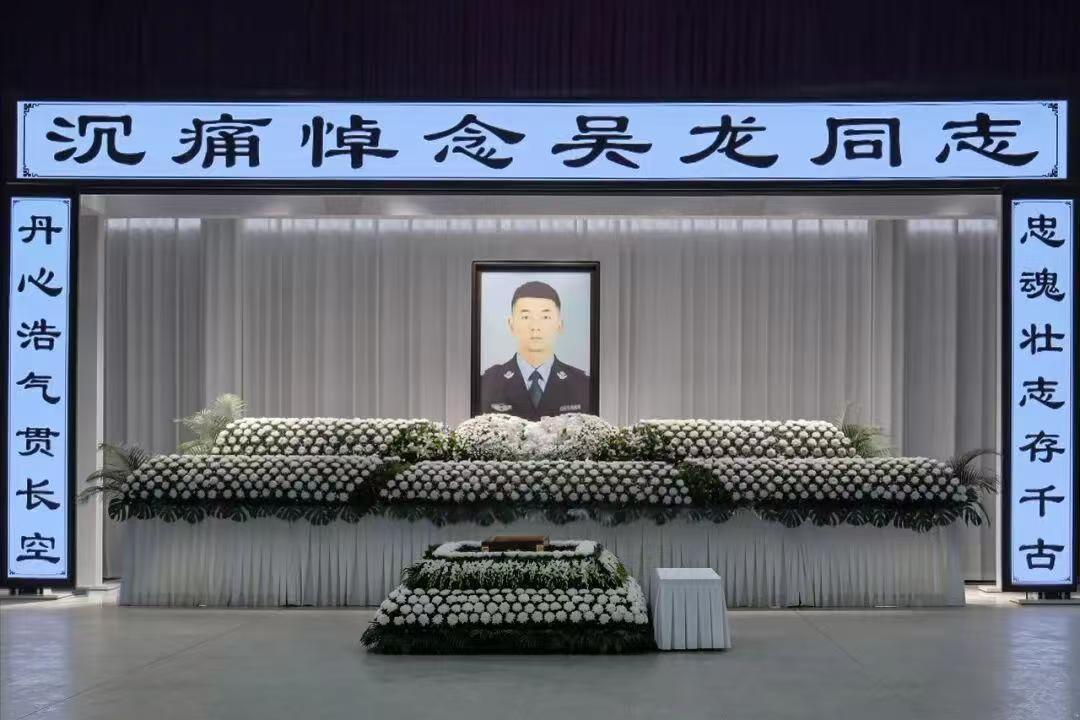 青春铸警魂 热血护苍生!深圳25岁民警挺身斗凶徒壮烈牺牲 - 配图1