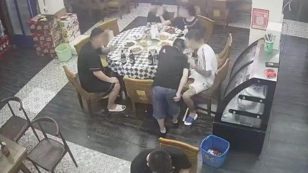 法治观察｜把维权当成敛财手段 长沙两名男子自带铁丝6天碰瓷6... - 配图1