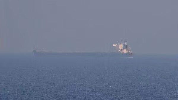 俄军打击敖德萨港口致21人遇难，黑海粮食出口通道被迫封锁
