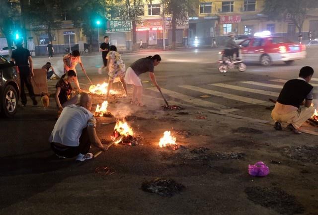 中元节文明祭扫：传承民俗文化 坚守法治文明新风