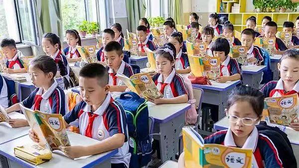 教育观察:新学期教材全面更新,义务教育育人模式迎来深层迭代