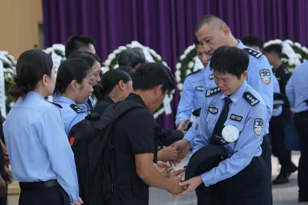 1784244017200855.jpg 青春铸警魂 热血护苍生!深圳25岁民警挺身斗凶徒壮烈牺牲 - 配图3