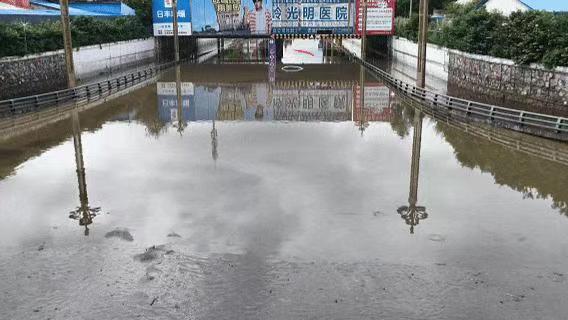 黑龙江多地遭遇强降雨引发城市内涝 多部门联动抢险转移受灾群众